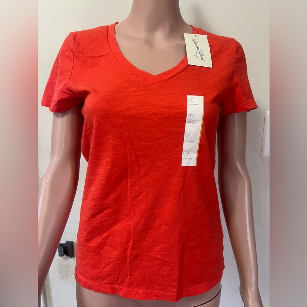 Universal Thread
TIGERLILY ORANGE V-Neck Tee